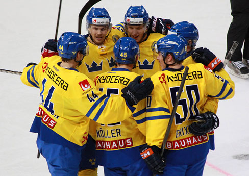 V posledním zápase Karjala Cupu se z výhry proti domácímu týmu radovali Švédové